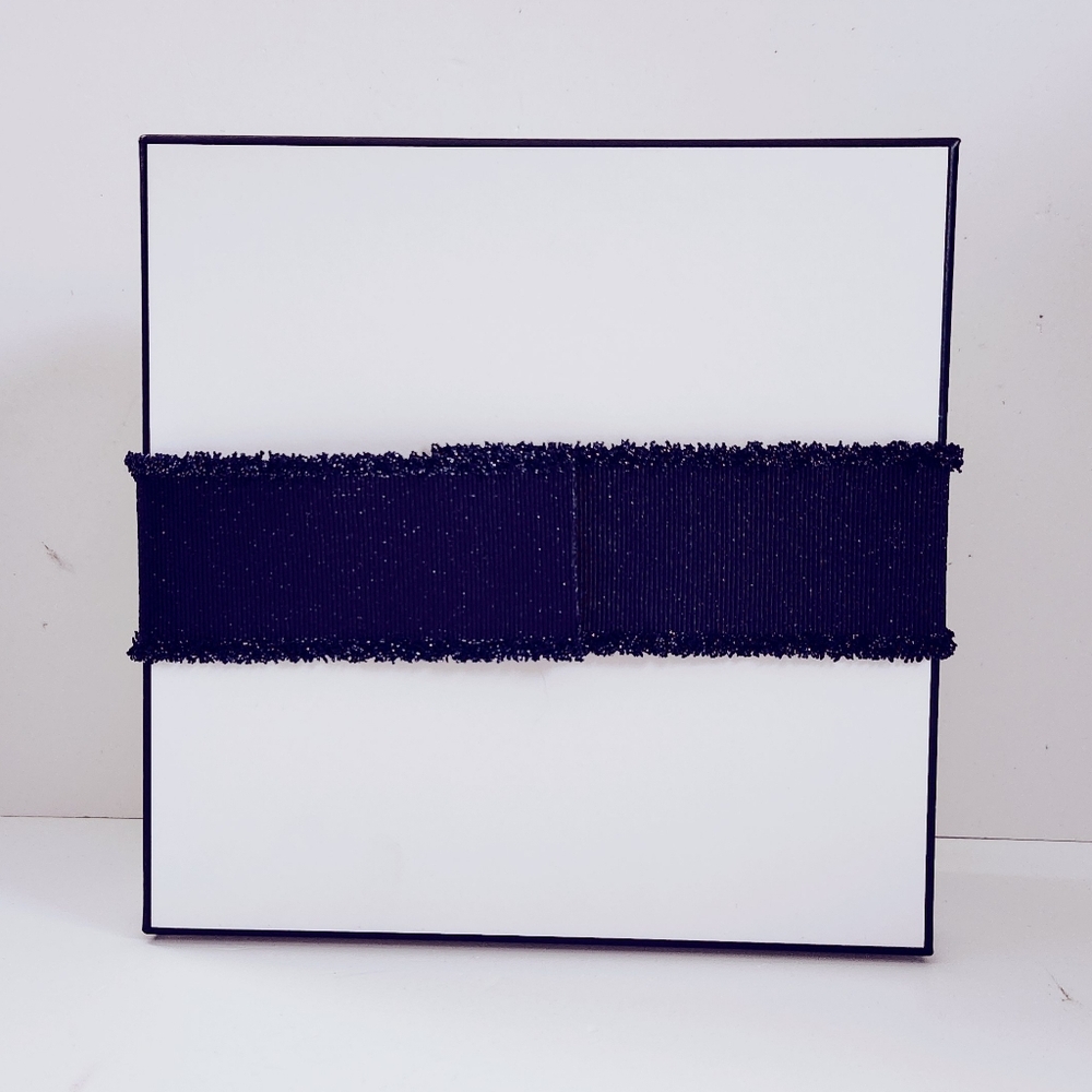 Chanel Gift Box - Picture 4 of 10